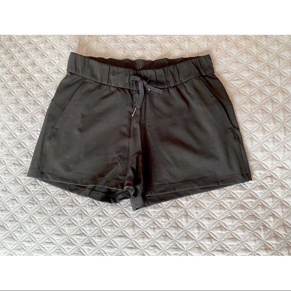 Lululemon shorts size 6